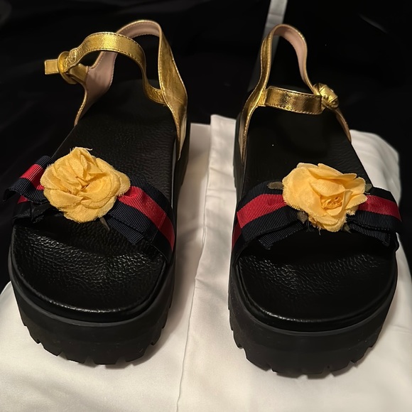Beautiful new Gucci sandals for Sumer - Picture 1 of 5
